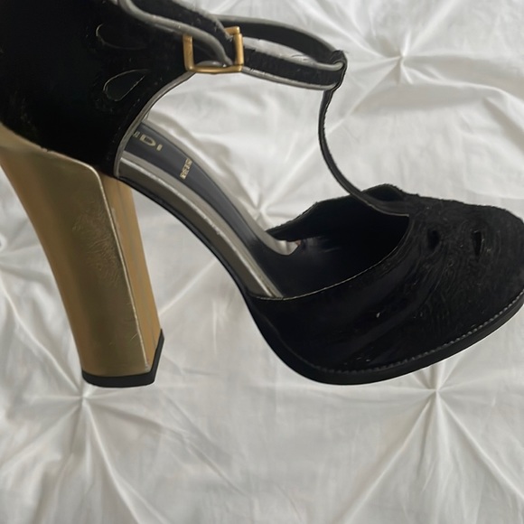 Fendi T strap suede black pumps - Picture 3 of 9